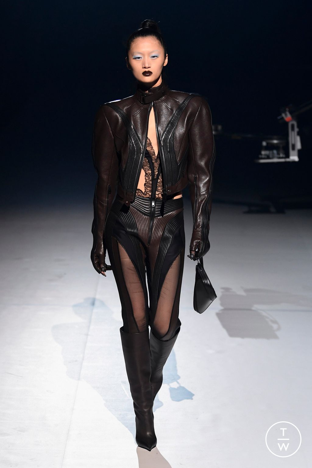 Fashion Week Paris Fall/Winter 2023 look 22 de la collection Mugler womenswear