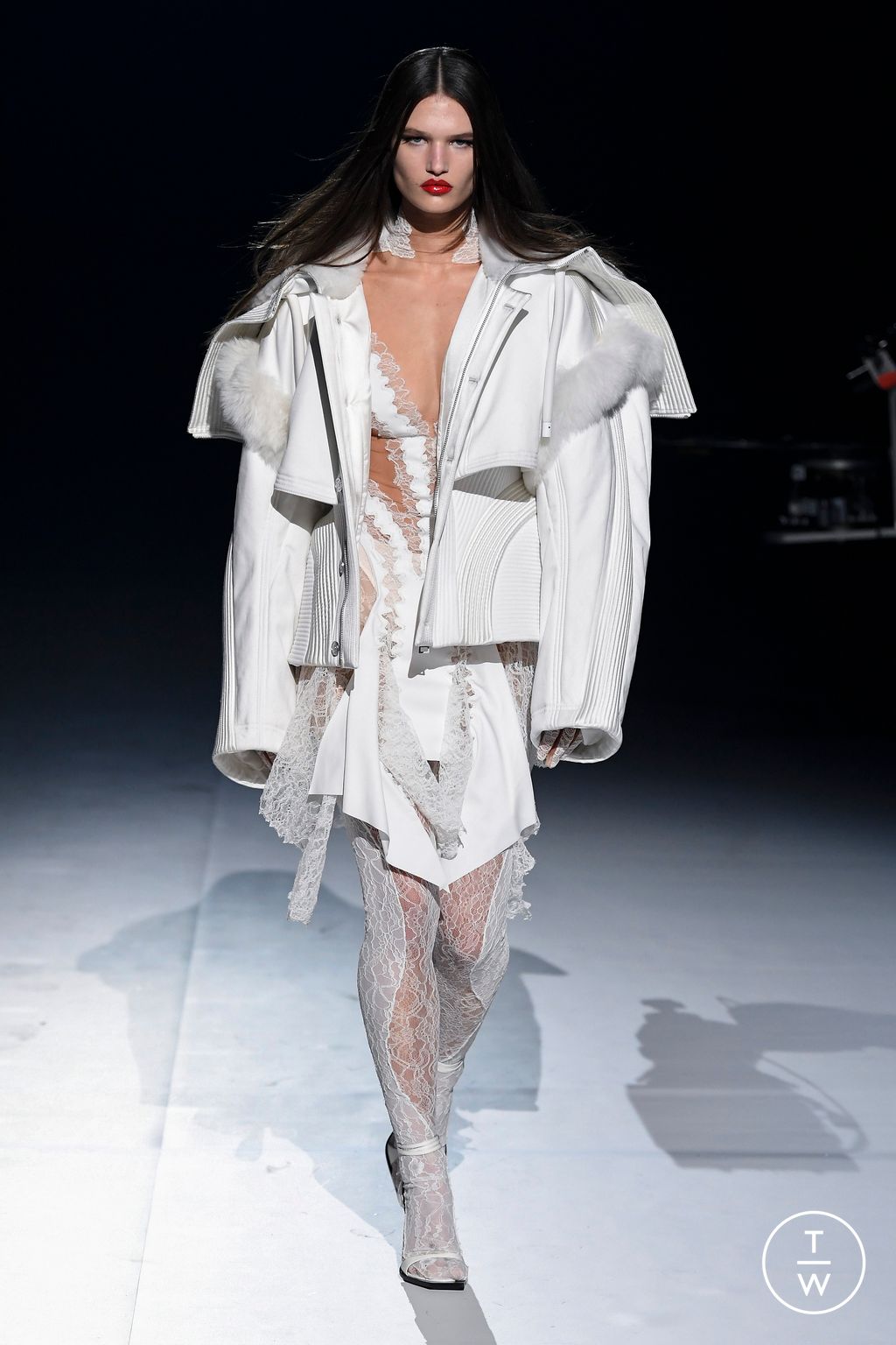 Fashion Week Paris Fall/Winter 2023 look 24 from the Mugler collection 女装