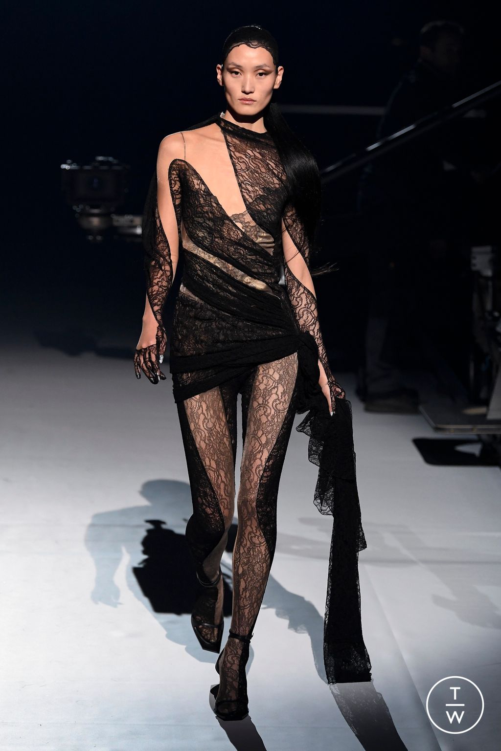 Fashion Week Paris Fall/Winter 2023 look 25 de la collection Mugler womenswear