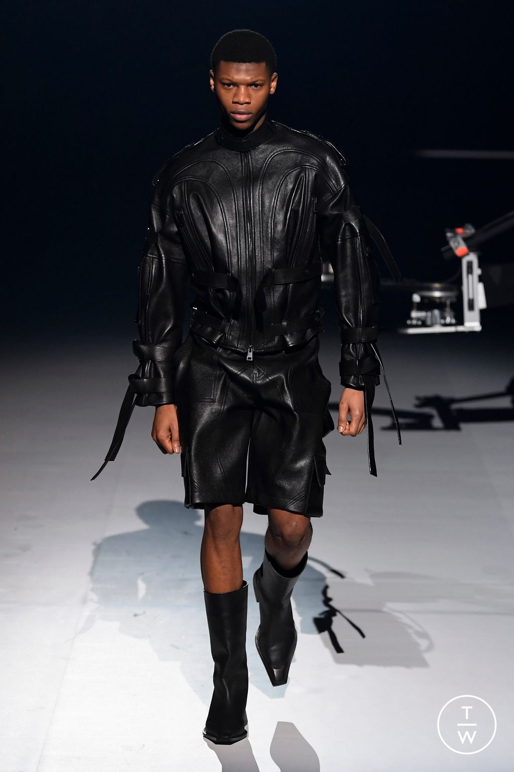 Fashion Week Paris Fall/Winter 2023 look 29 from the Mugler collection 女装