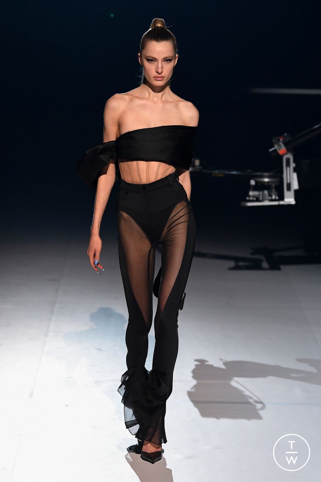 Fashion Week Paris Fall/Winter 2023 look 30 from the Mugler collection 女装