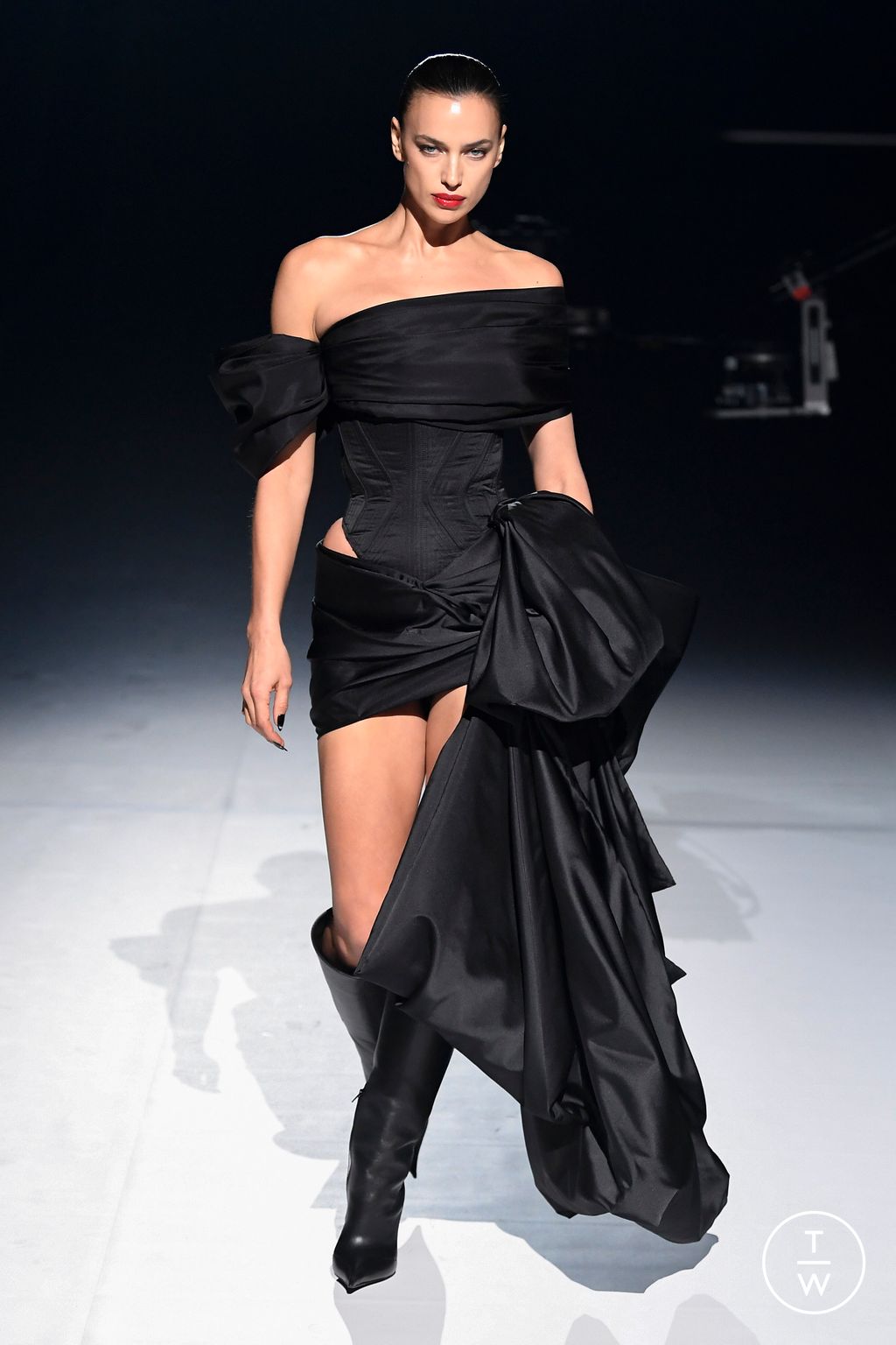 Fashion Week Paris Fall/Winter 2023 look 31 from the Mugler collection 女装