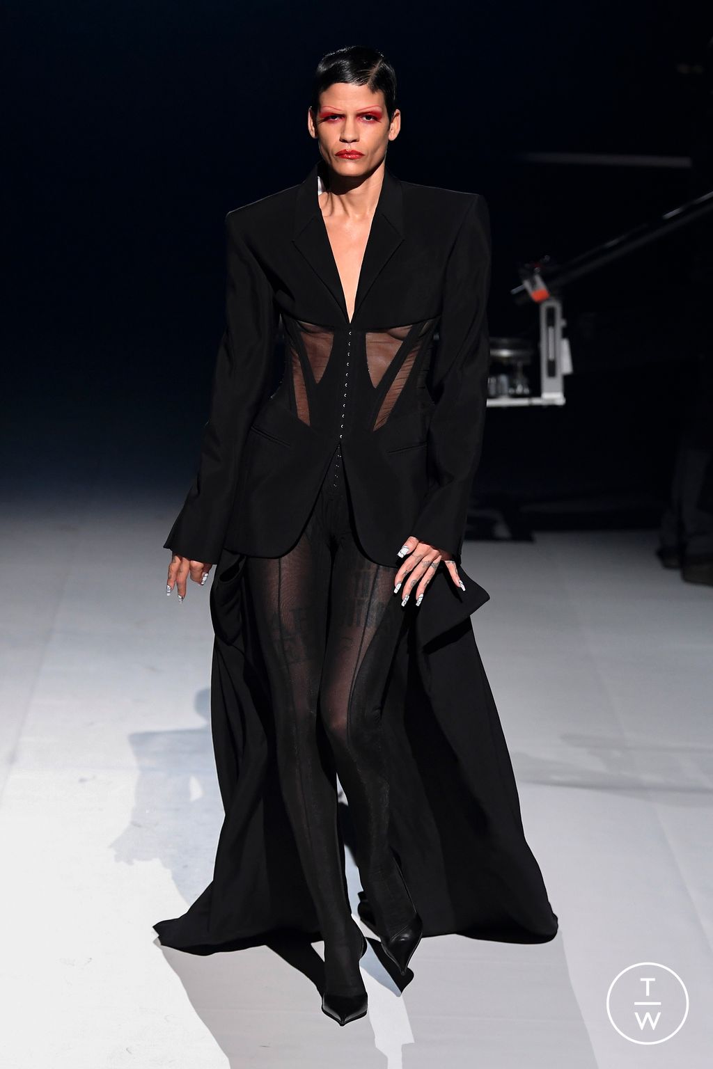 Fashion Week Paris Fall/Winter 2023 look 32 de la collection Mugler womenswear