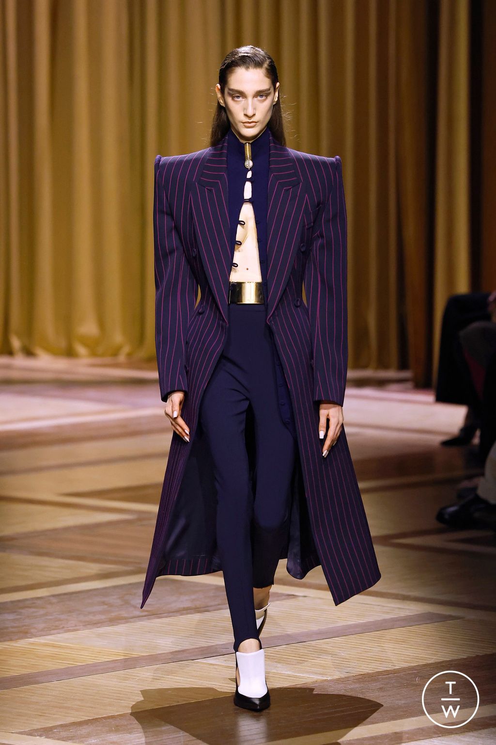 Fashion Week Paris Fall/Winter 2026 look 1 from the Mugler collection womenswear
