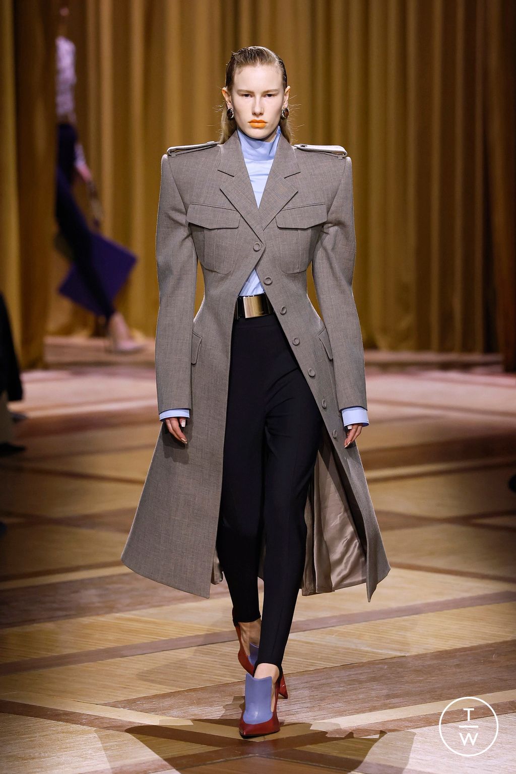 Fashion Week Paris Fall/Winter 2026 look 17 de la collection Mugler womenswear