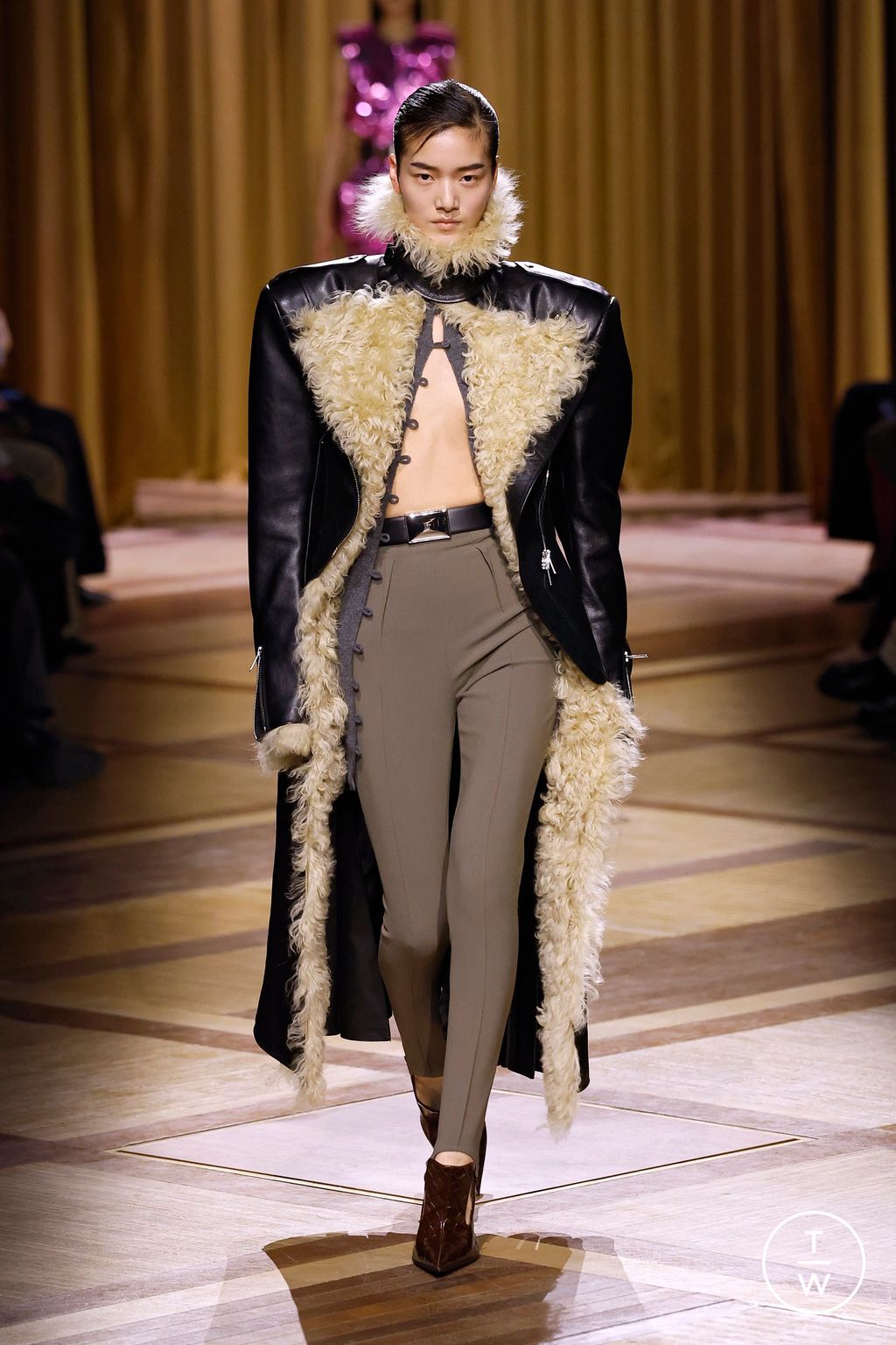 Fashion Week Paris Fall/Winter 2026 look 29 de la collection Mugler womenswear