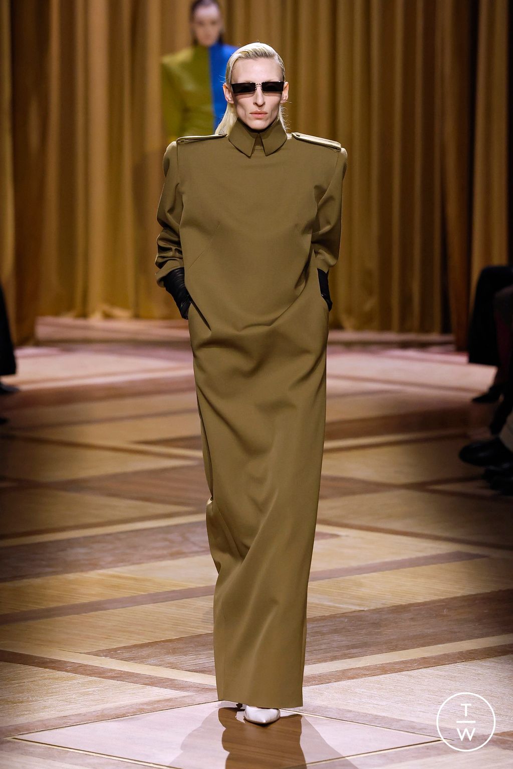 Fashion Week Paris Fall/Winter 2026 look 37 from the Mugler collection womenswear