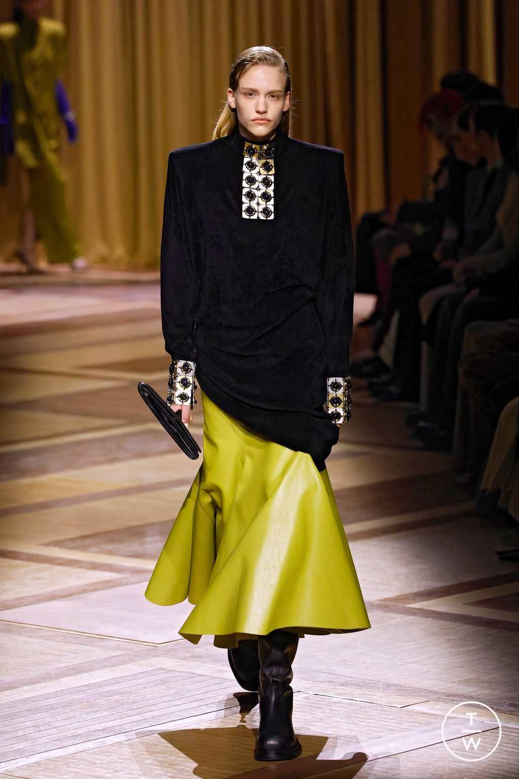 Fashion Week Paris Fall/Winter 2026 look 39 from the Mugler collection womenswear