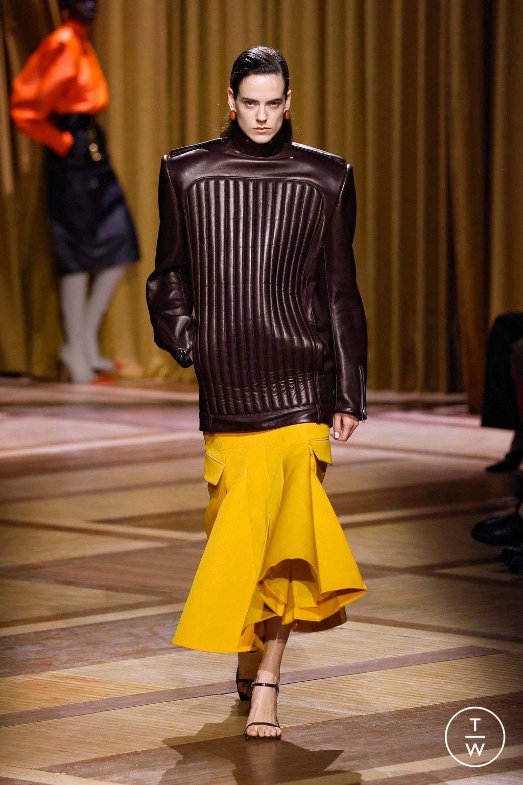 Fashion Week Paris Fall/Winter 2026 look 44 de la collection Mugler womenswear