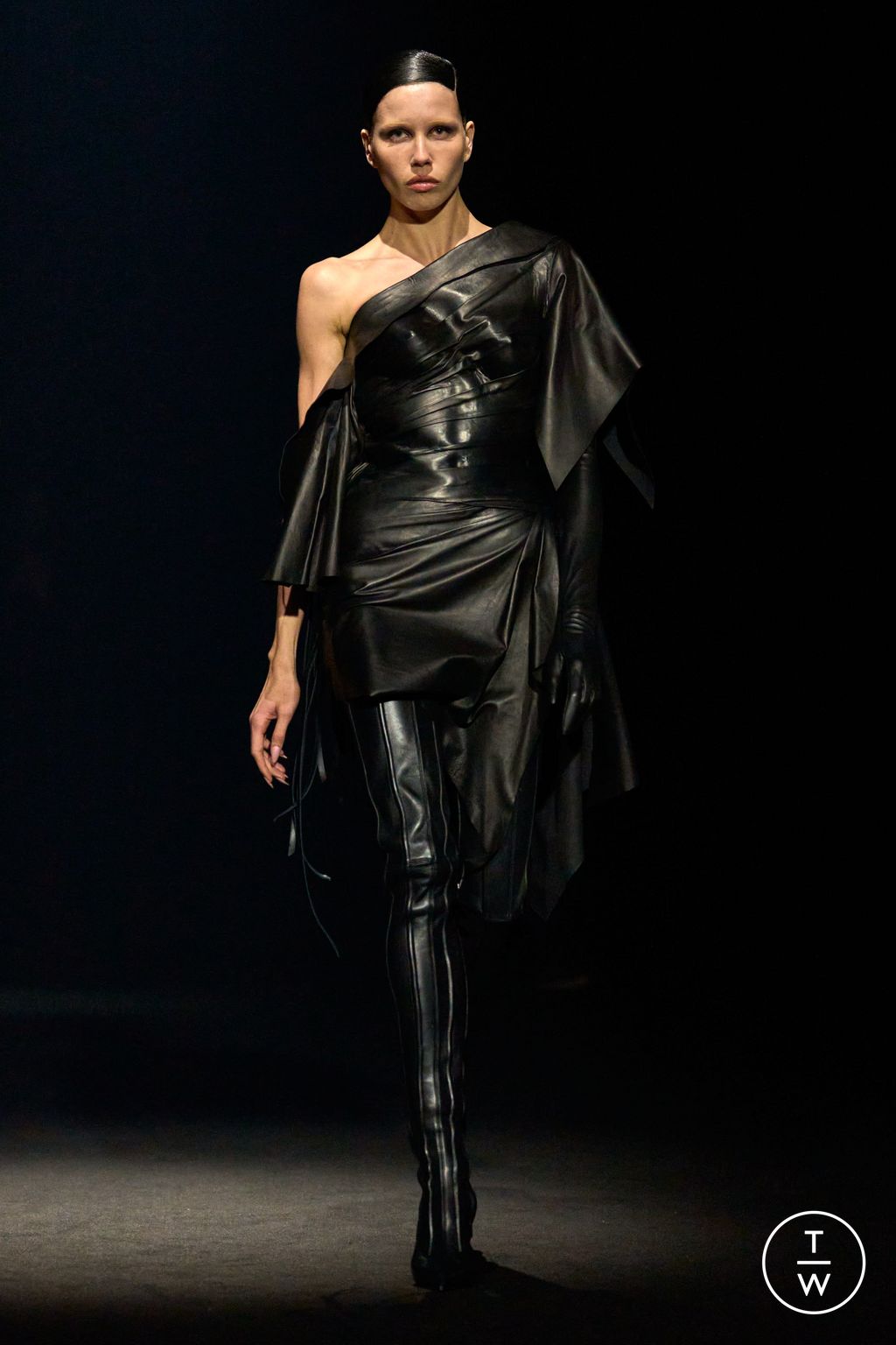 Fashion Week Paris Fall/Winter 2024 look 3 de la collection Mugler womenswear
