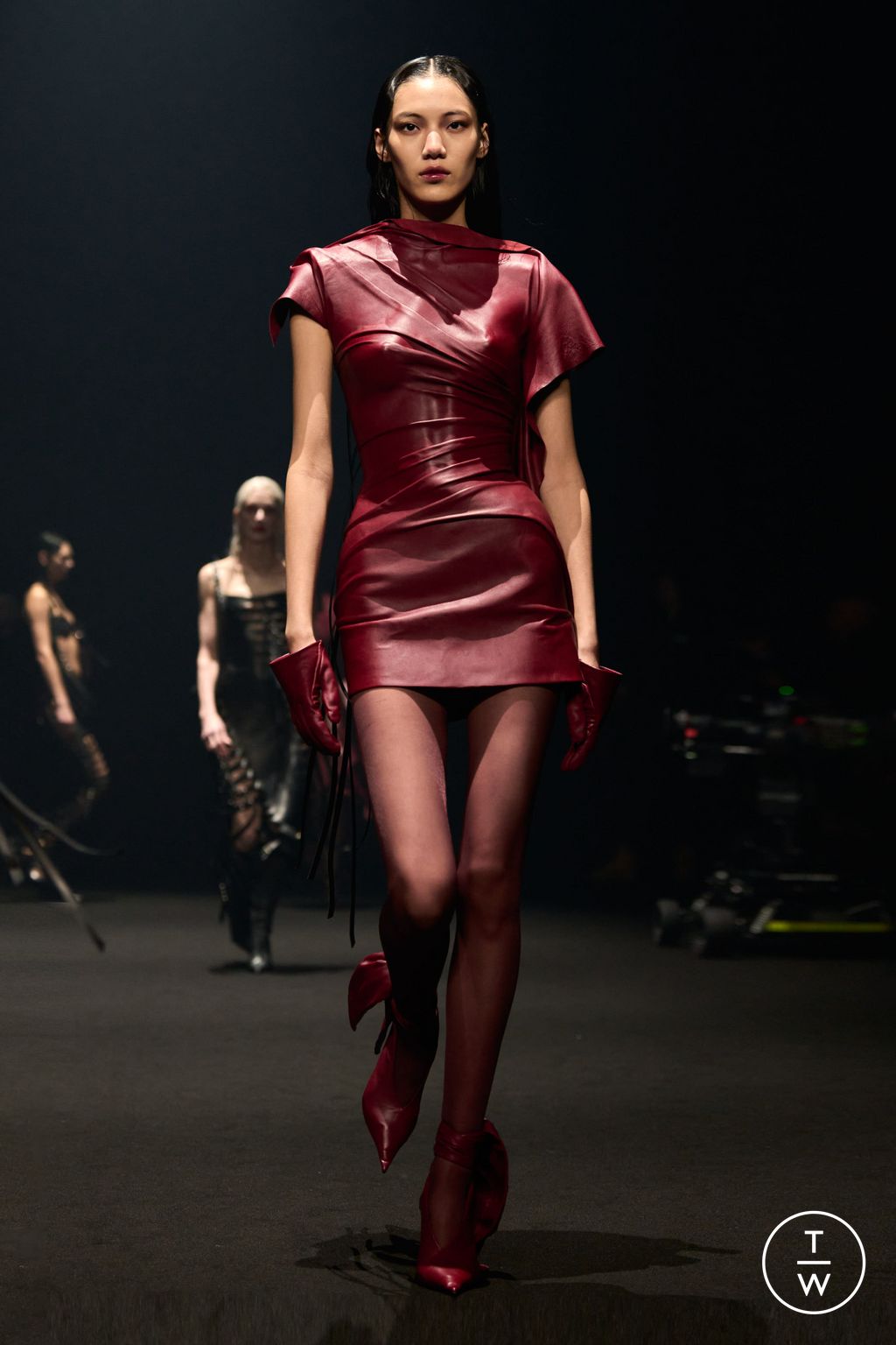 Fashion Week Paris Fall/Winter 2024 look 4 de la collection Mugler womenswear