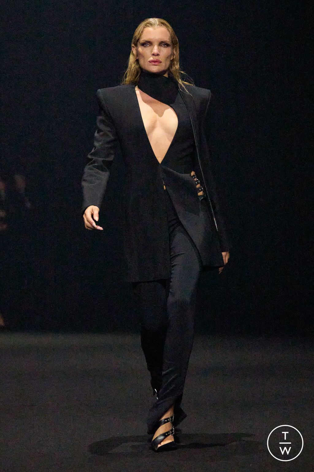 Fashion Week Paris Fall/Winter 2024 look 11 from the Mugler collection womenswear
