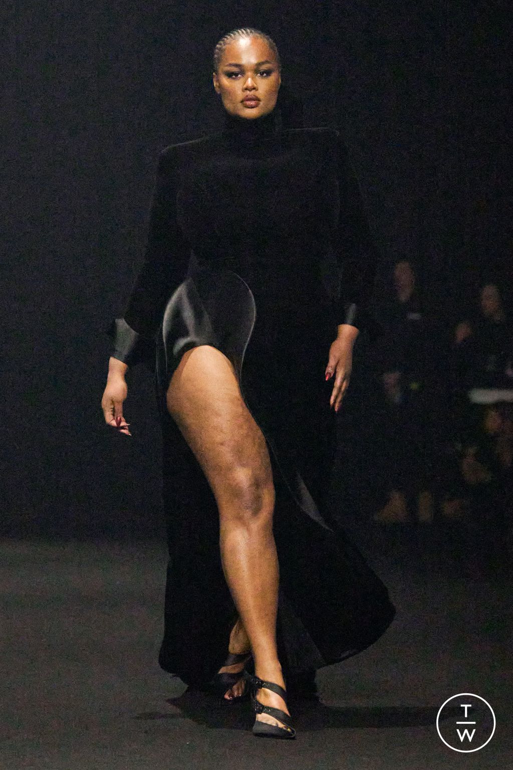 Fashion Week Paris Fall/Winter 2024 look 13 from the Mugler collection womenswear