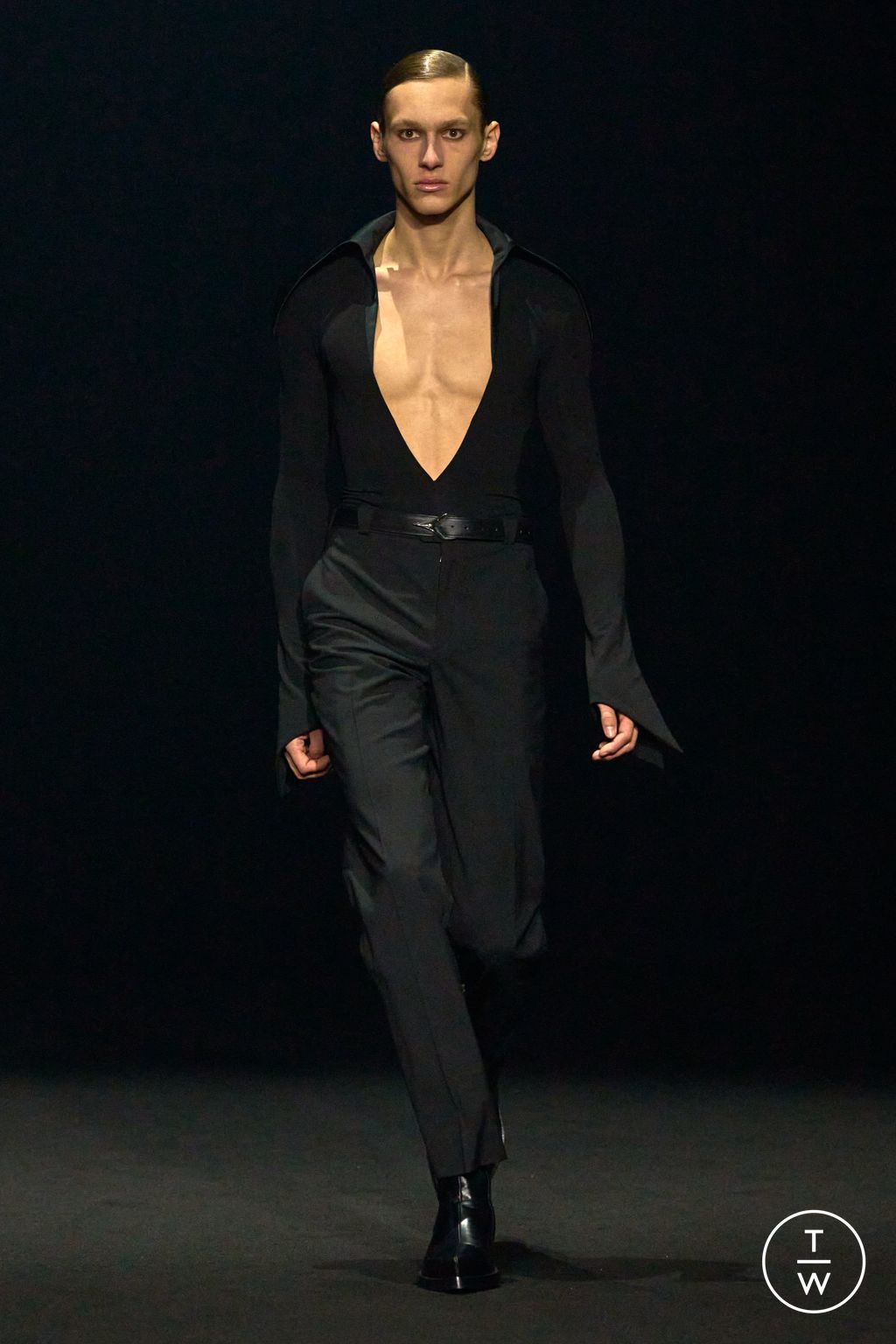 Fashion Week Paris Fall/Winter 2024 look 18 from the Mugler collection womenswear