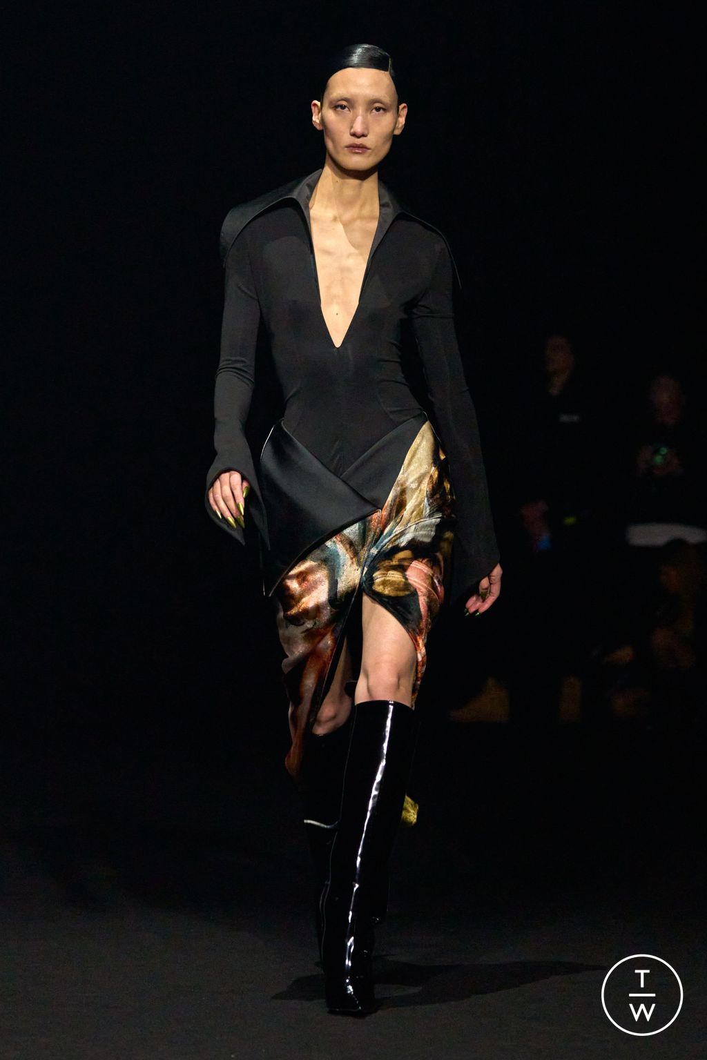 Fashion Week Paris Fall/Winter 2024 look 19 de la collection Mugler womenswear