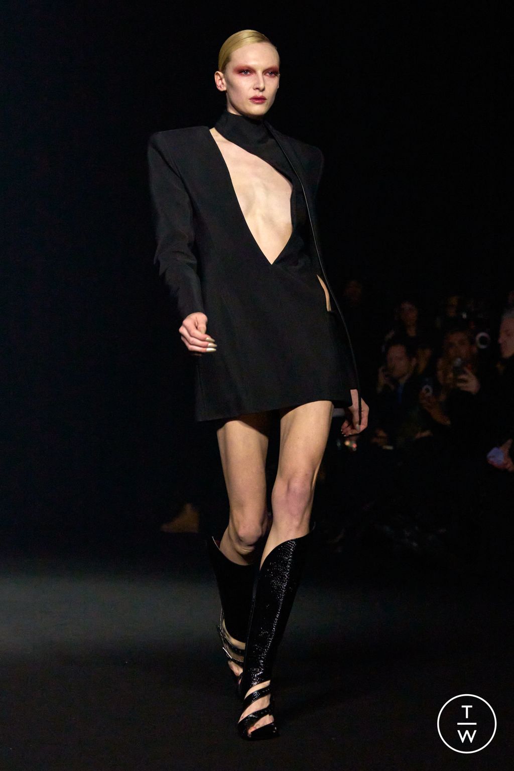 Fashion Week Paris Fall/Winter 2024 look 25 de la collection Mugler womenswear