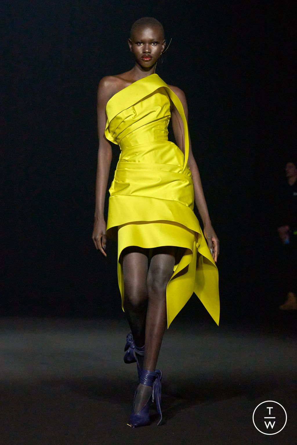 Fashion Week Paris Fall/Winter 2024 look 30 de la collection Mugler womenswear