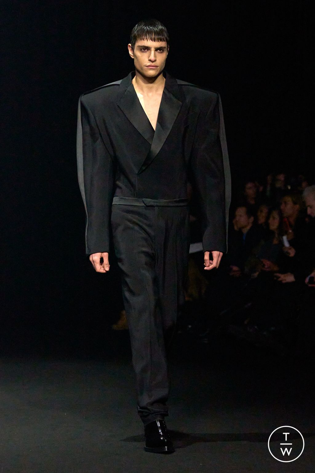 Fashion Week Paris Fall/Winter 2024 look 31 from the Mugler collection womenswear