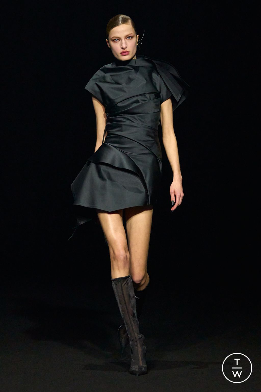 Fashion Week Paris Fall/Winter 2024 look 32 de la collection Mugler womenswear