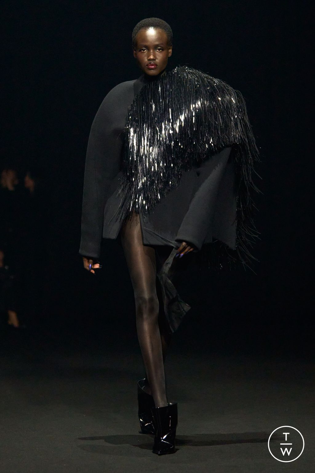 Fashion Week Paris Fall/Winter 2024 look 33 de la collection Mugler womenswear