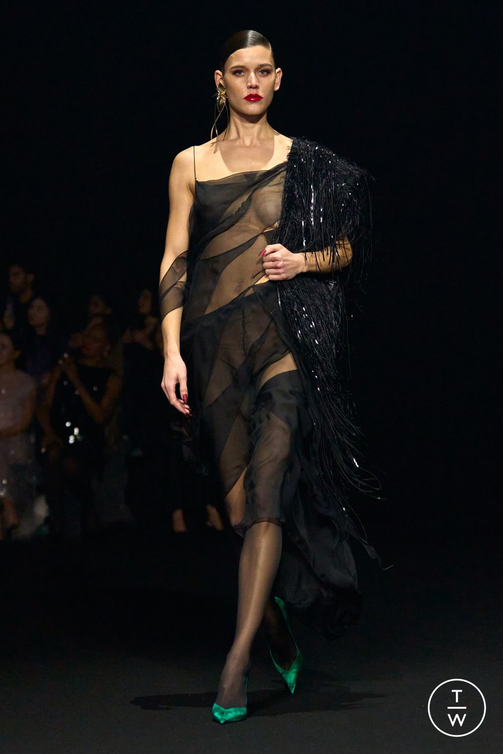 Fashion Week Paris Fall/Winter 2024 look 34 de la collection Mugler womenswear