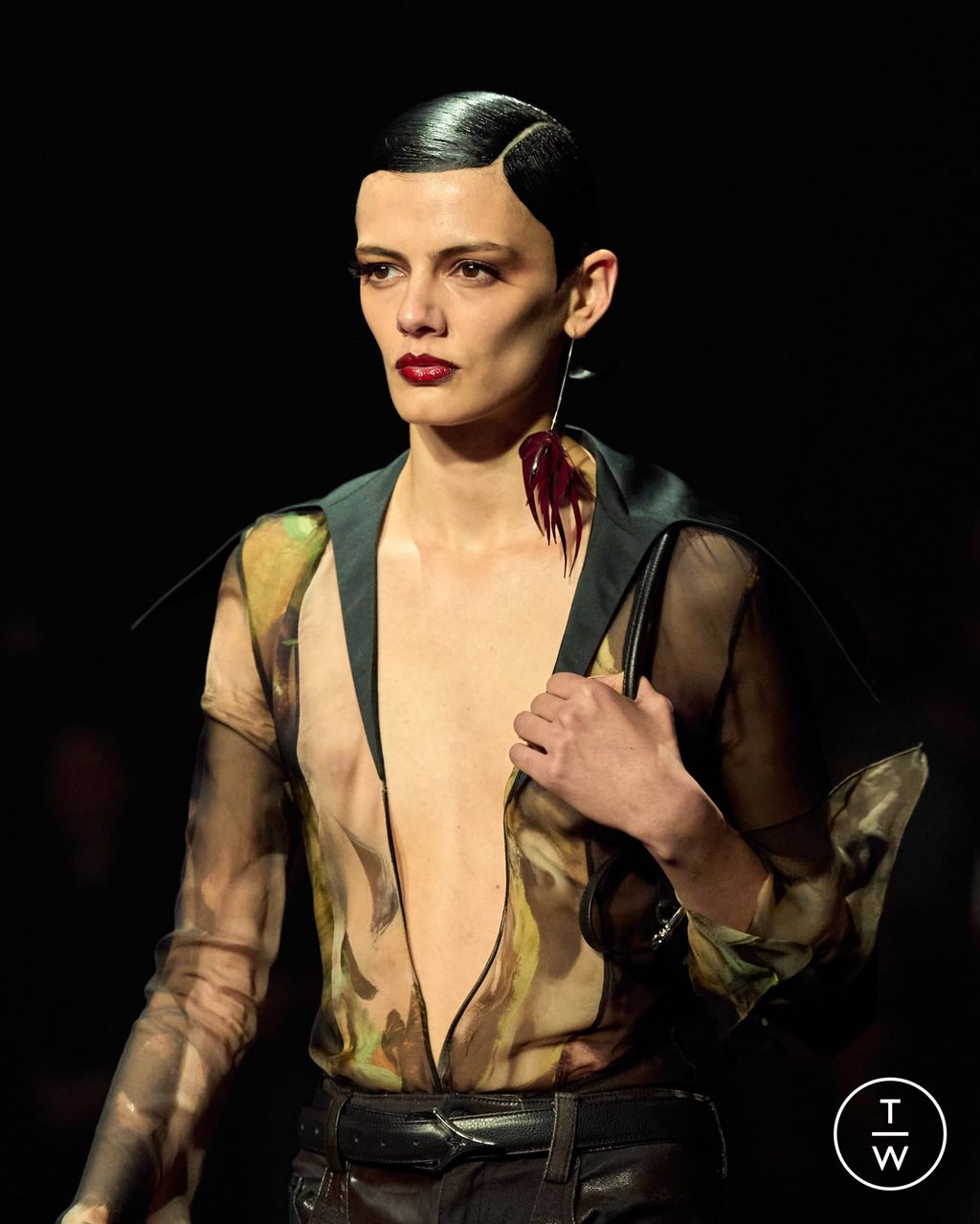 Fashion Week Paris Fall/Winter 2024 look 29 from the Mugler collection womenswear accessories