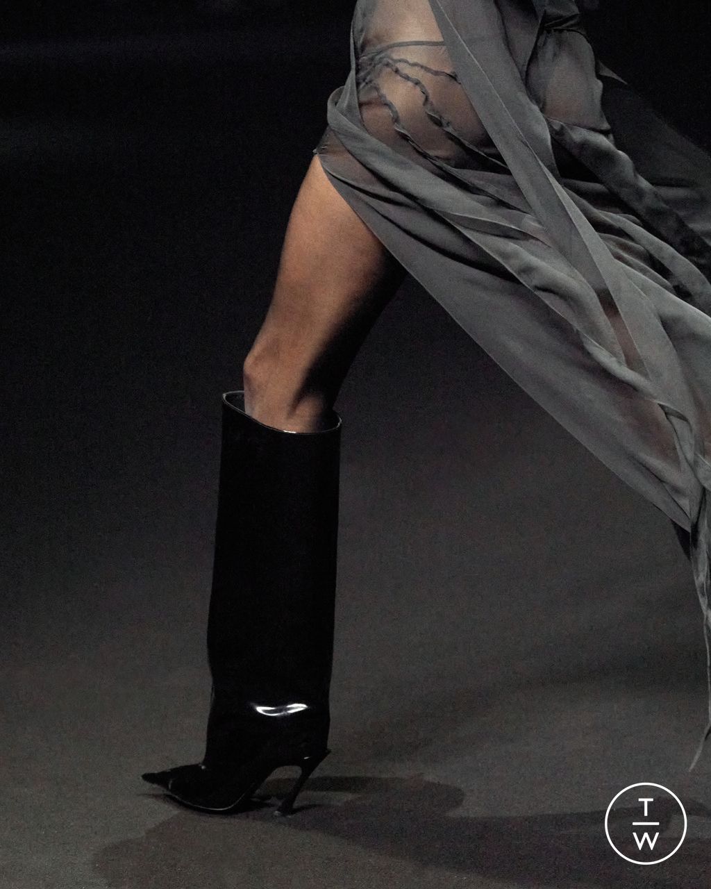 Fashion Week Paris Fall/Winter 2024 look 14 from the Mugler collection womenswear accessories