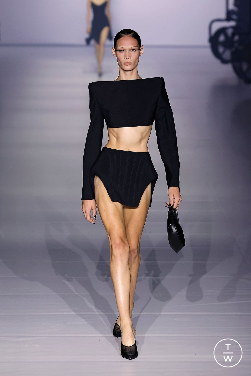 Fashion Week Paris Spring/Summer 2024 look 2 de la collection Mugler womenswear
