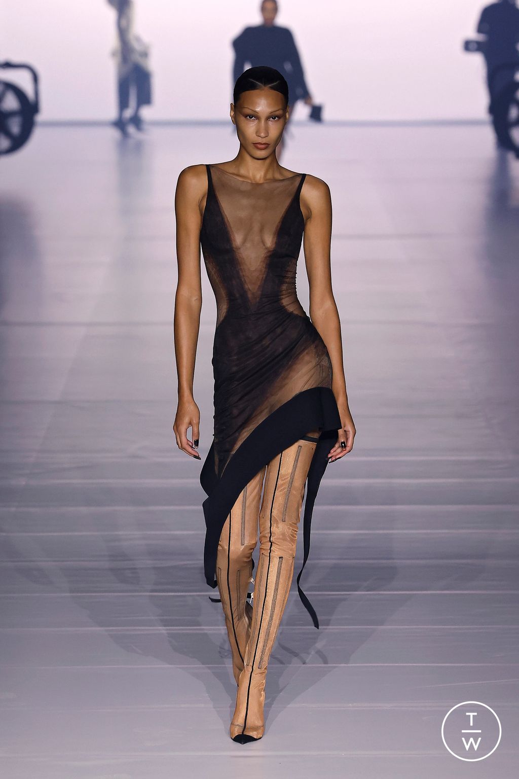 Fashion Week Paris Spring/Summer 2024 look 8 de la collection Mugler womenswear