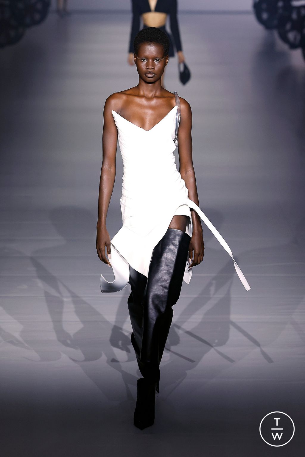Fashion Week Paris Spring/Summer 2024 look 10 de la collection Mugler womenswear