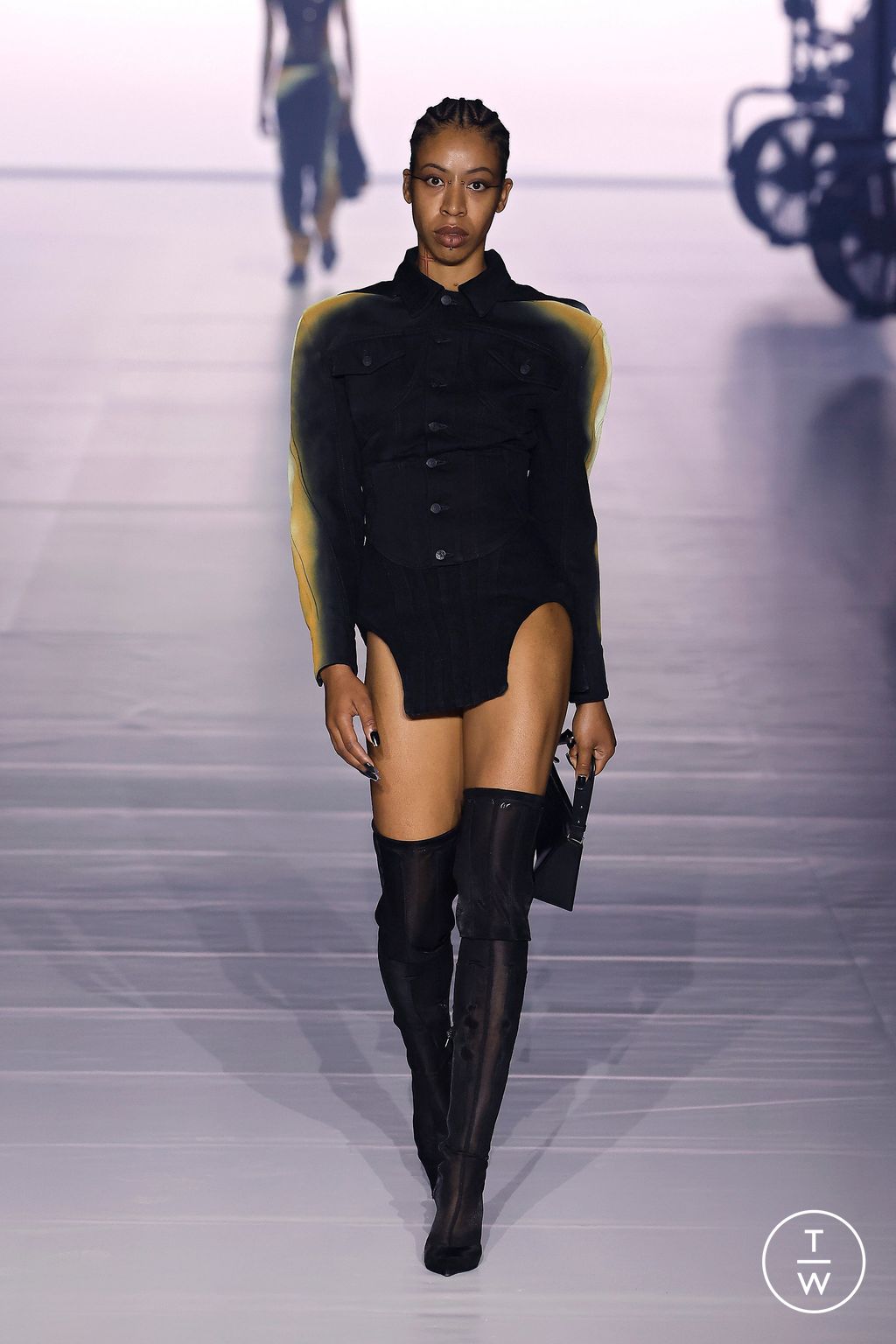 Fashion Week Paris Spring/Summer 2024 look 18 from the Mugler collection 女装