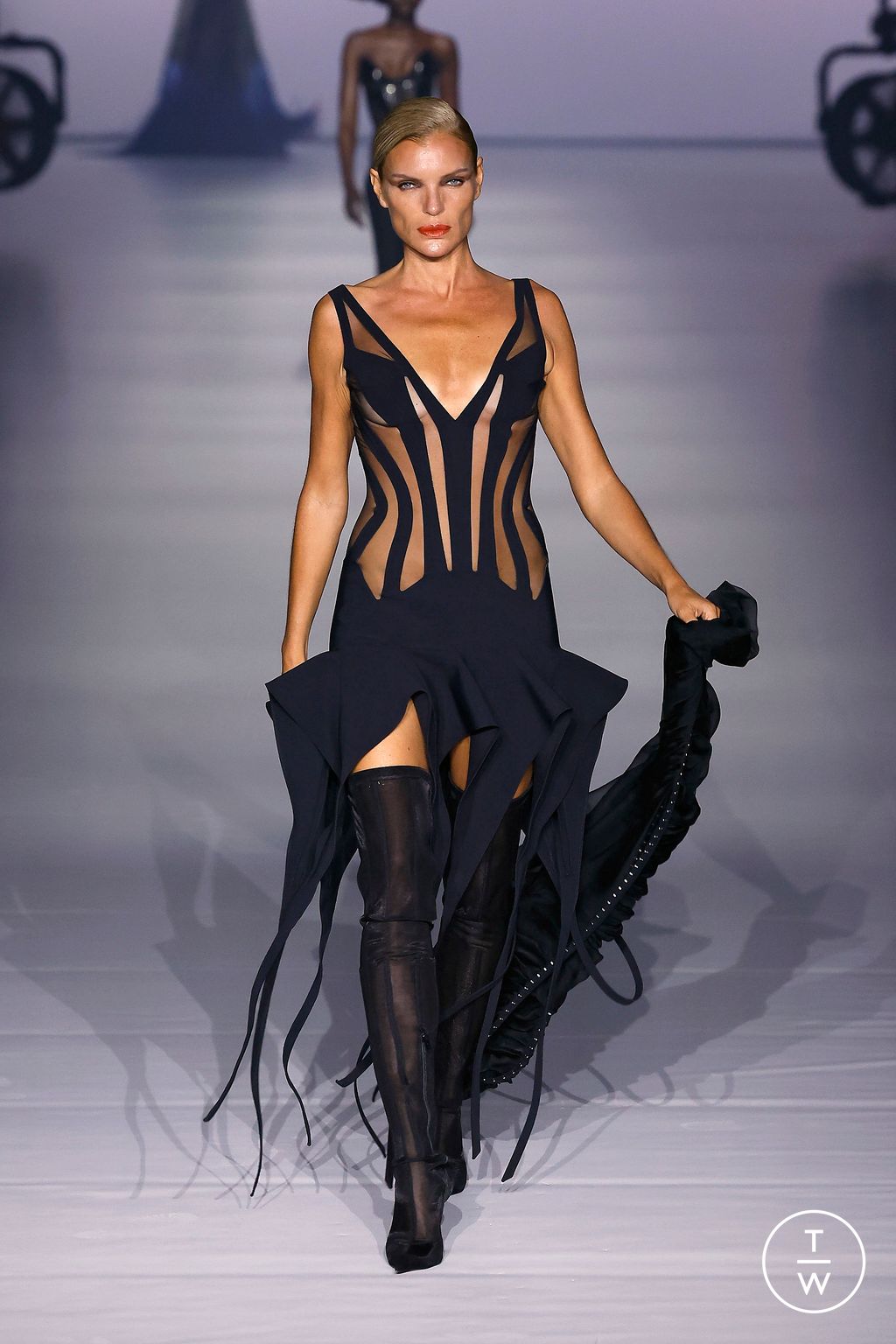 Fashion Week Paris Spring/Summer 2024 look 28 from the Mugler collection womenswear