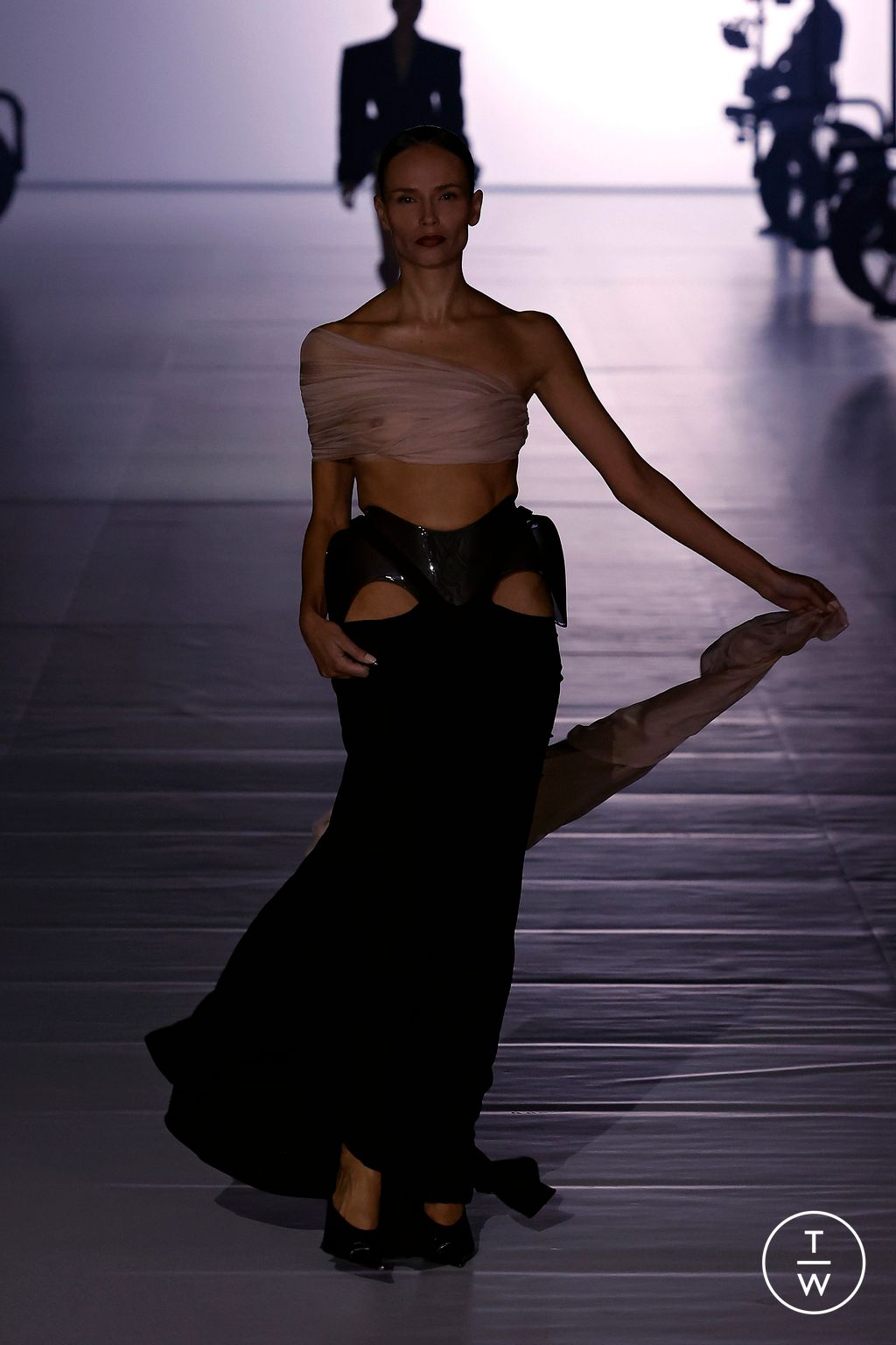 Fashion Week Paris Spring/Summer 2024 look 37 from the Mugler collection womenswear