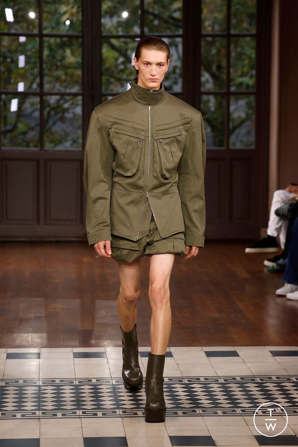 Fashion Week Paris Spring/Summer 2025 look 14 from the Mugler collection womenswear