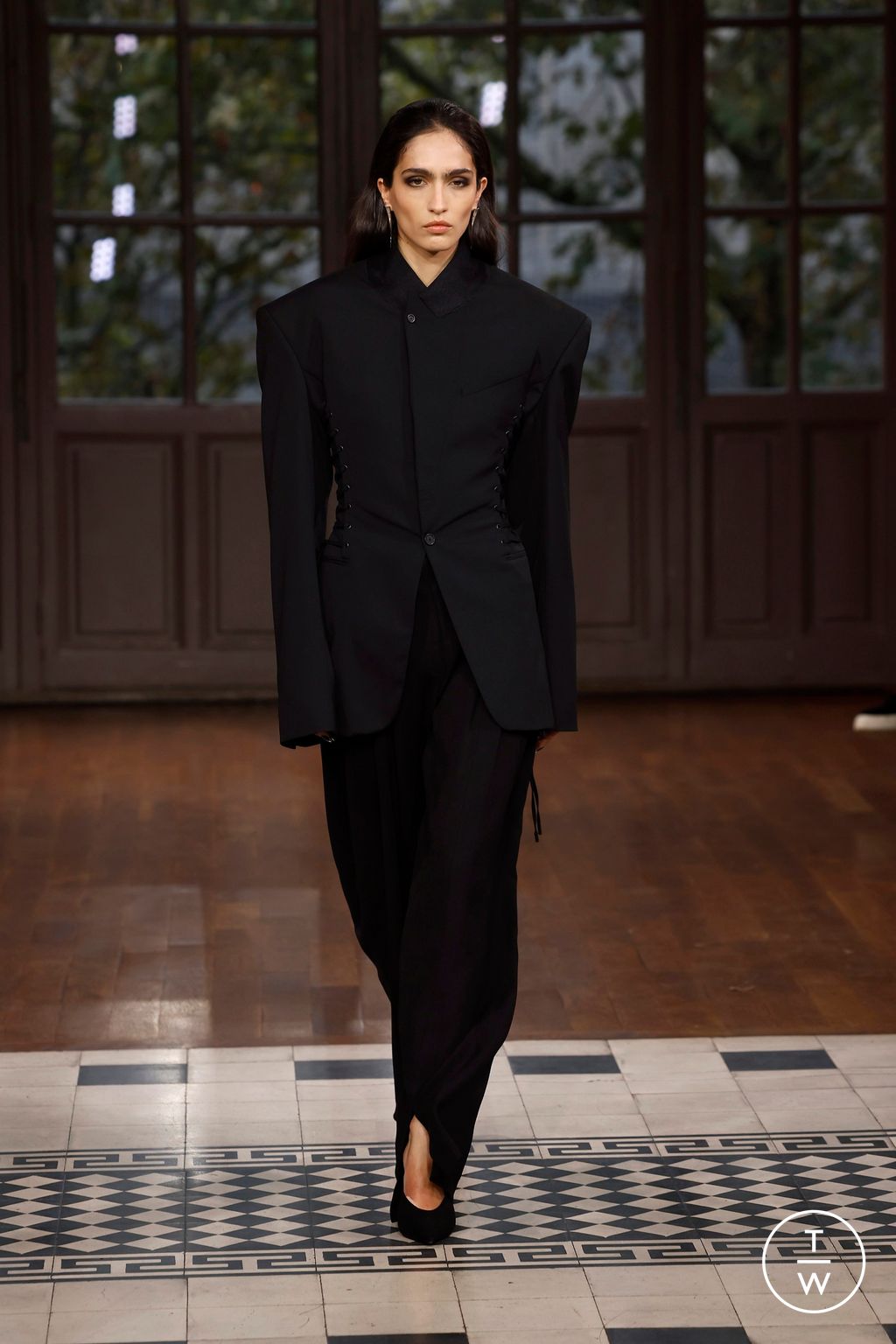 Fashion Week Paris Spring/Summer 2025 look 21 from the Mugler collection womenswear