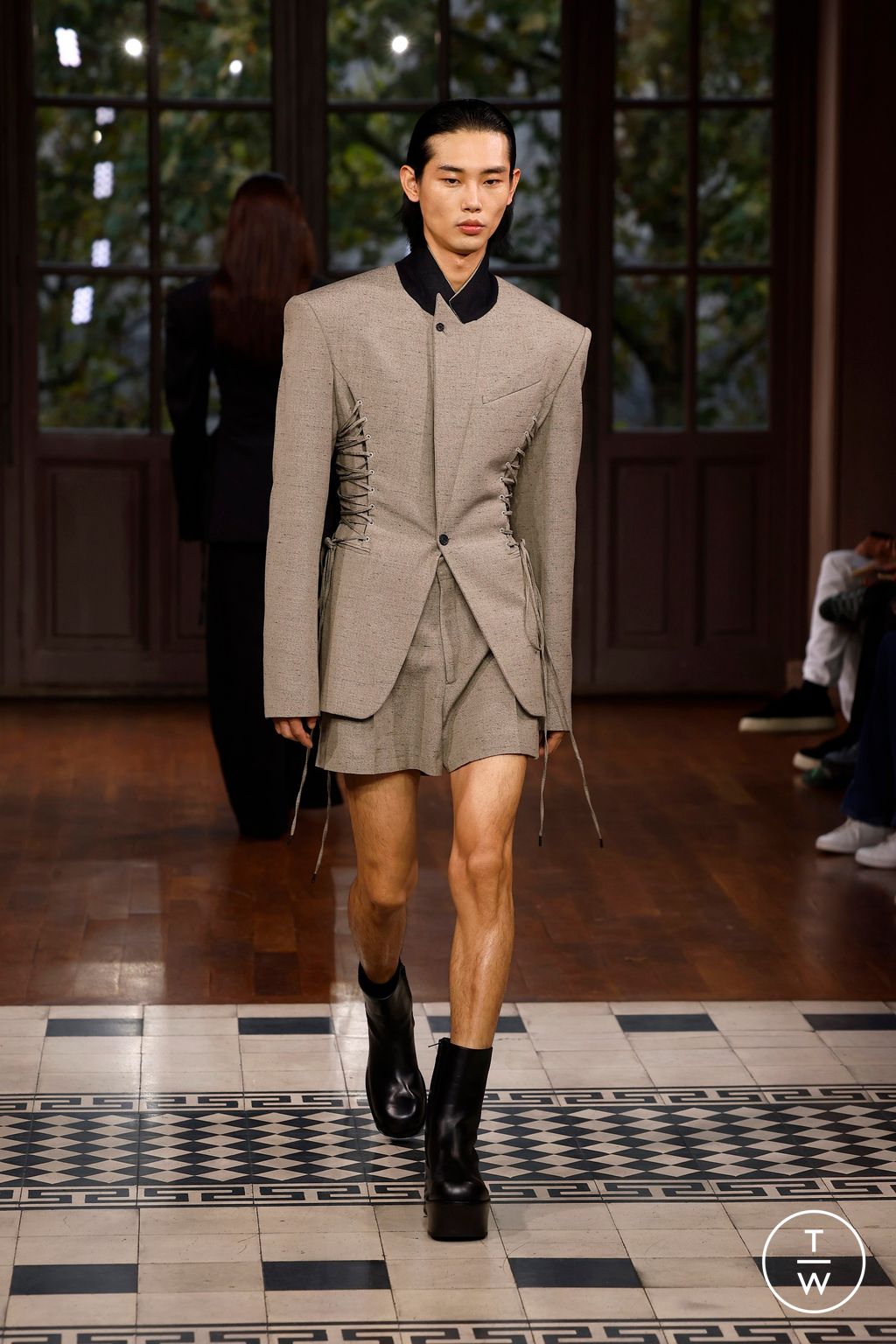 Fashion Week Paris Spring/Summer 2025 look 22 from the Mugler collection 女装