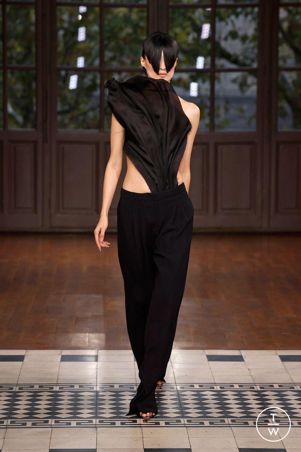 Fashion Week Paris Spring/Summer 2025 look 28 from the Mugler collection womenswear