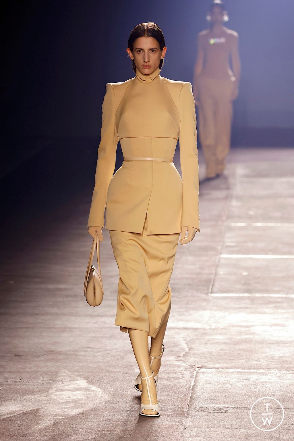 Fashion Week Paris Spring/Summer 2026 look 3 de la collection Mugler womenswear