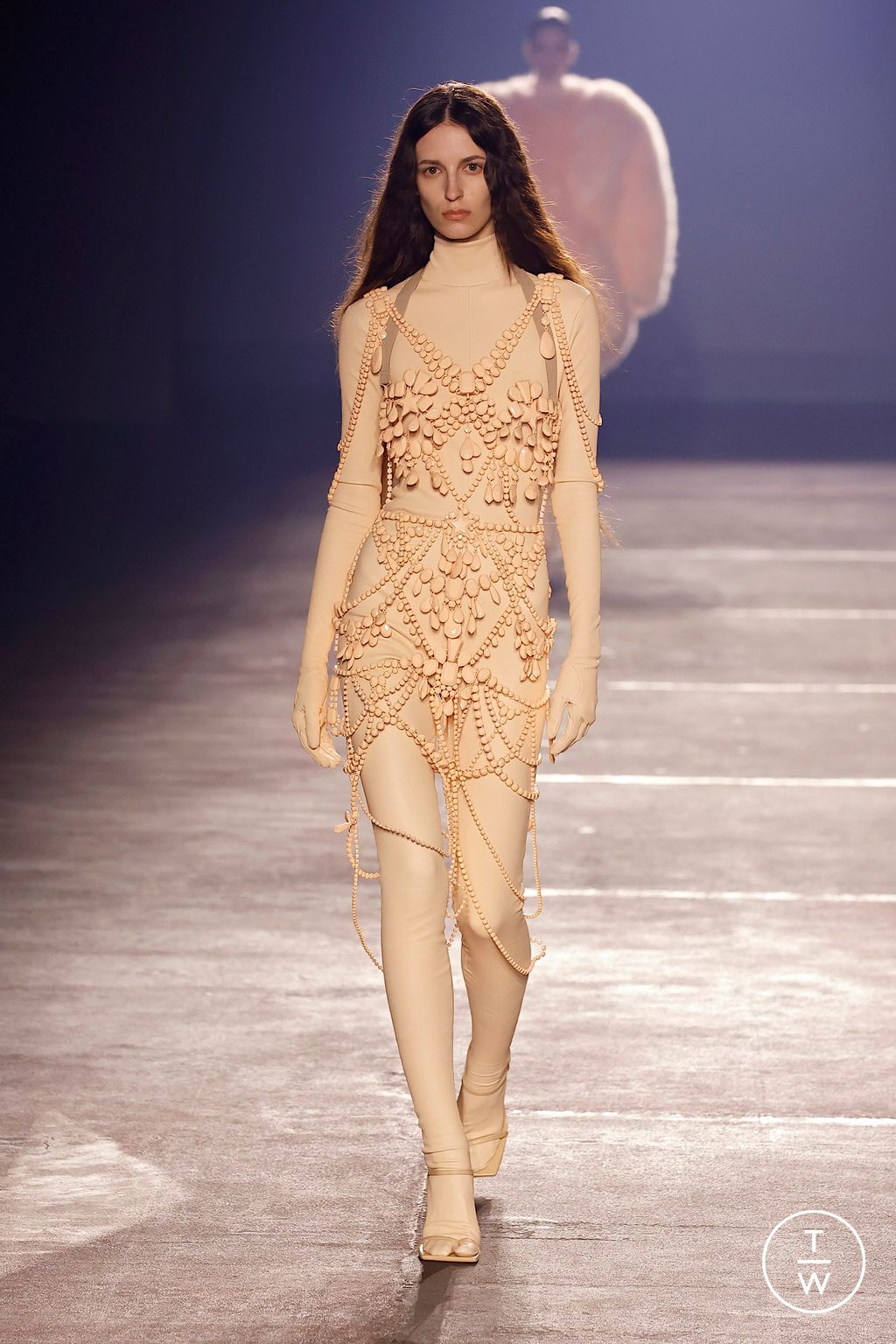 Fashion Week Paris Spring/Summer 2026 look 6 de la collection Mugler womenswear