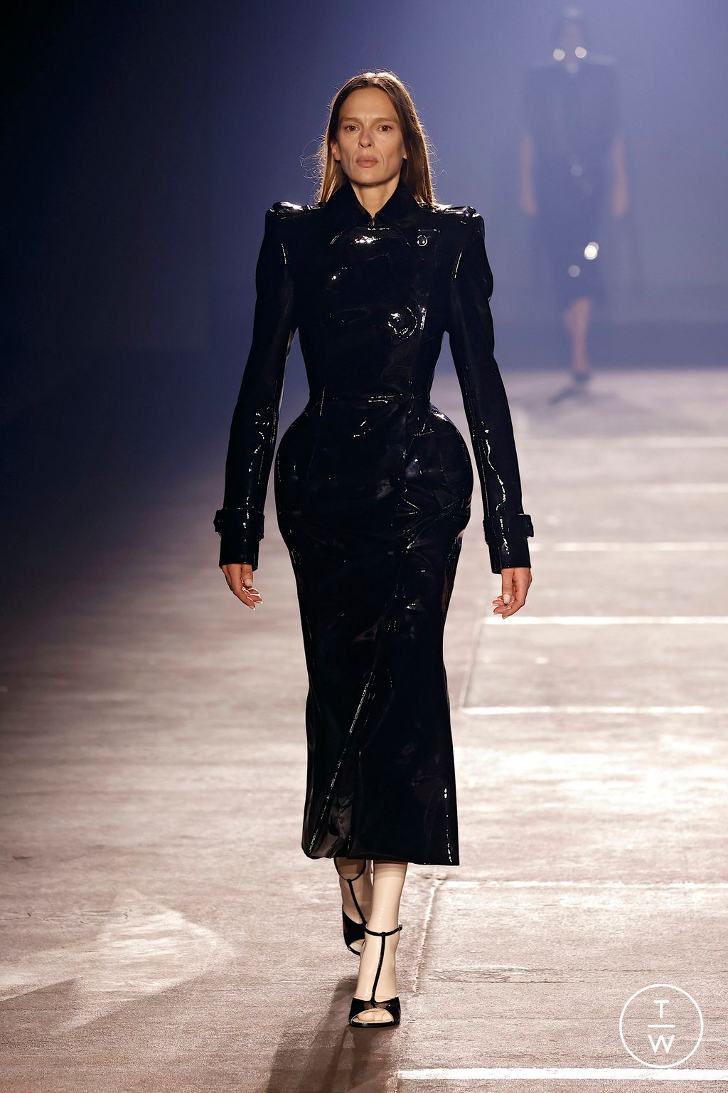 Fashion Week Paris Spring/Summer 2026 look 12 from the Mugler collection 女装