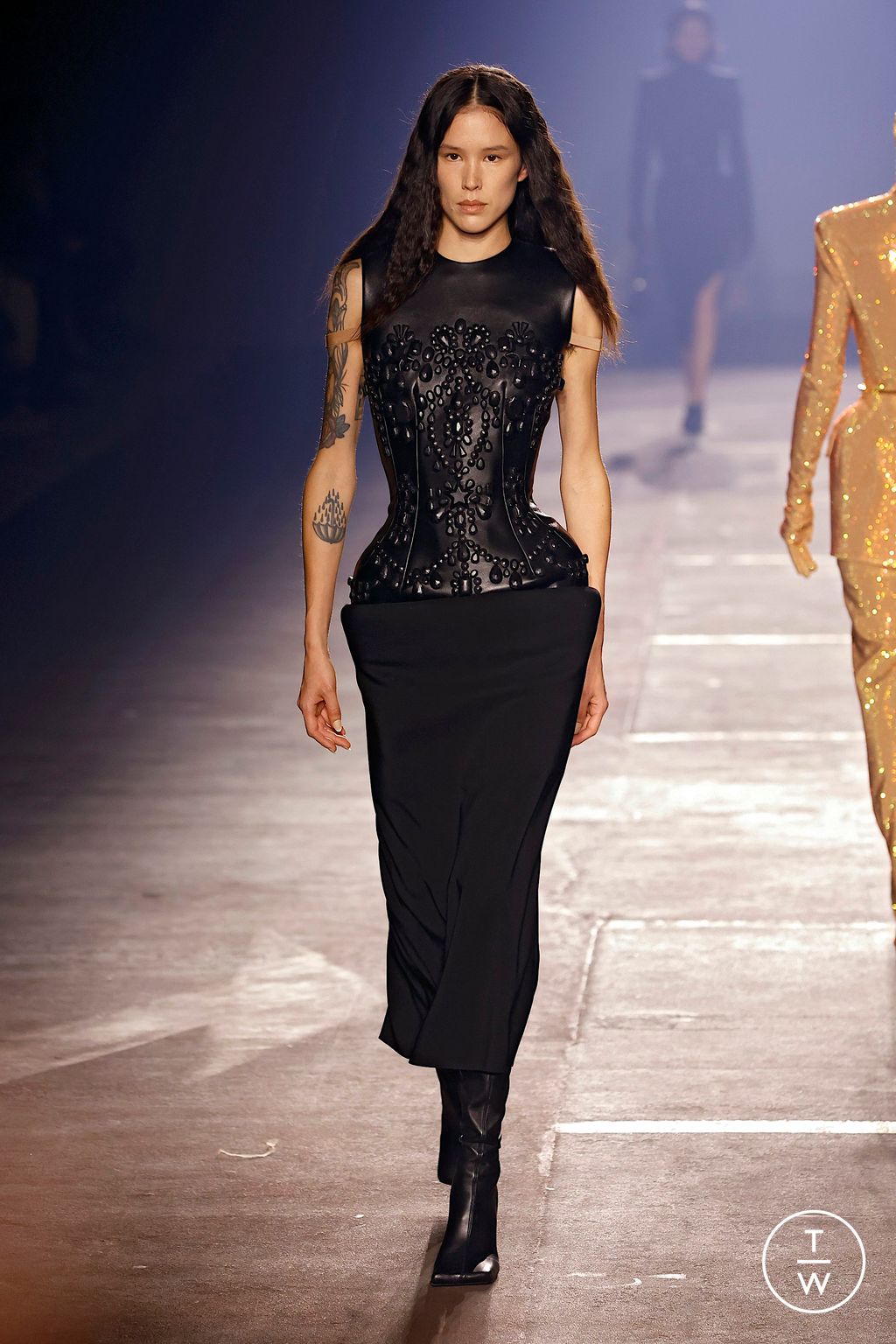 Fashion Week Paris Spring/Summer 2026 look 27 de la collection Mugler womenswear