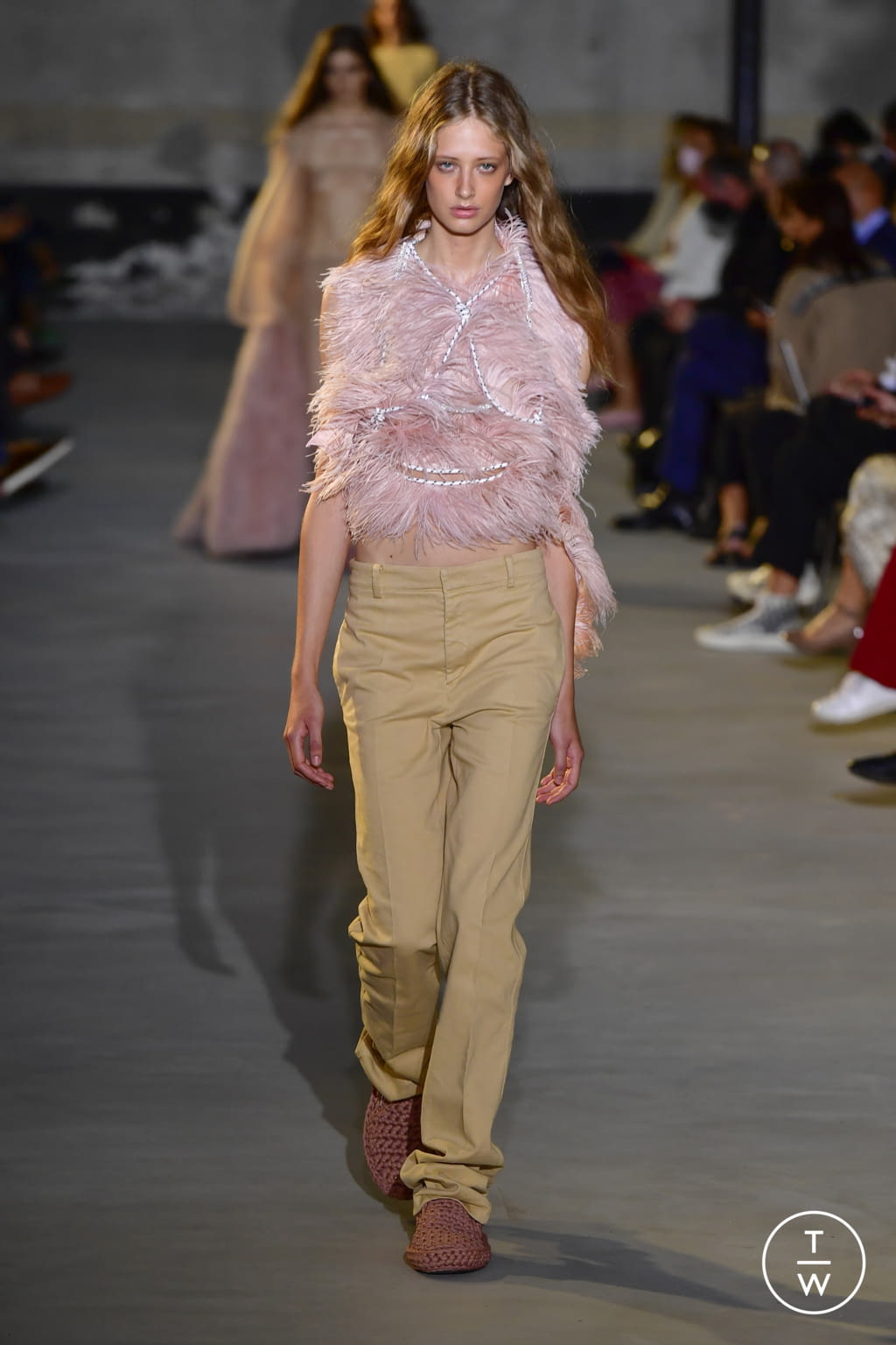 Fashion Week Milan Spring/Summer 2022 look 40 from the N°21 collection 女装