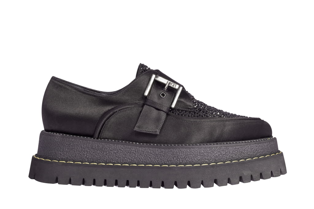 Fashion Week Milan Fall/Winter 2018 look 33 from the N°21 collection womenswear accessories