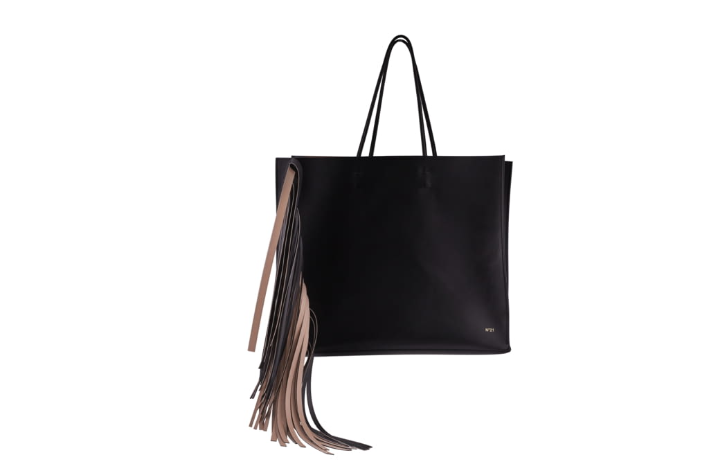 Fashion Week Milan Fall/Winter 2018 look 15 from the N°21 collection womenswear accessories