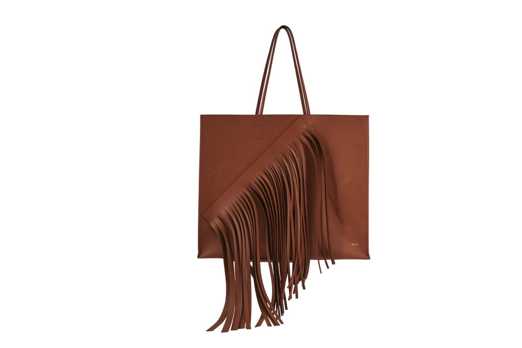 Fashion Week Milan Fall/Winter 2018 look 14 from the N°21 collection womenswear accessories