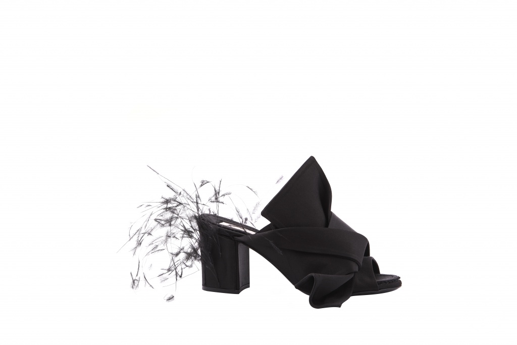 Fashion Week Milan Spring/Summer 2018 look 5 from the N°21 collection 女装配饰