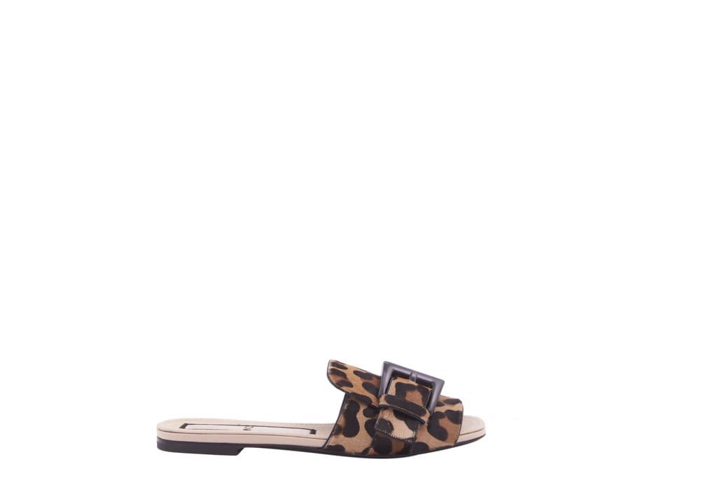 Fashion Week Milan Spring/Summer 2018 look 18 from the N°21 collection 女装配饰