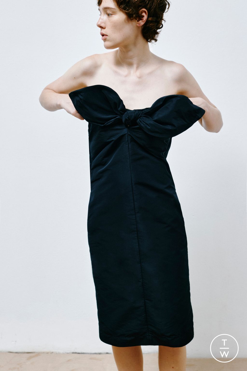 Fashion Week Milan Resort 2025 look 2 from the N°21 collection womenswear