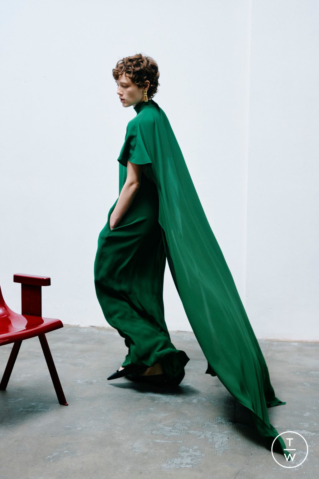 Fashion Week Milan Resort 2025 look 16 from the N°21 collection 女装