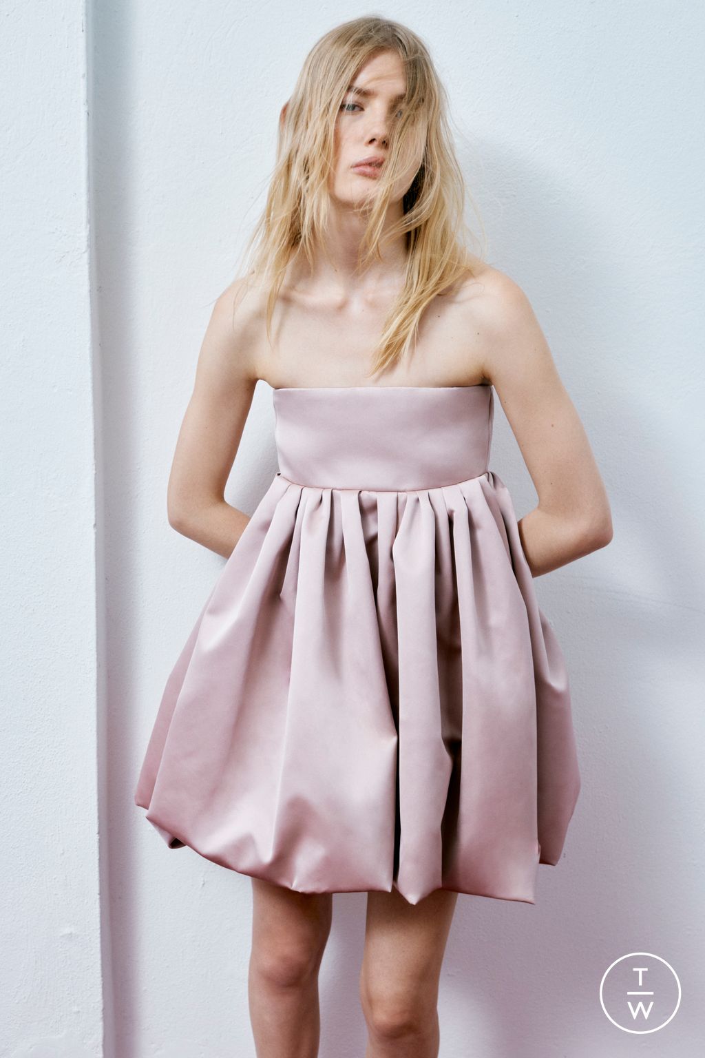 Fashion Week Milan Resort 2025 look 20 from the N°21 collection womenswear